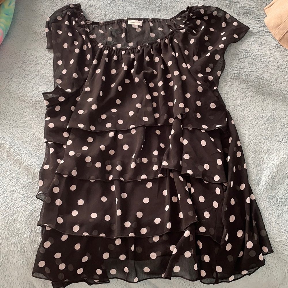 Back is shear front is not. Black and white dots